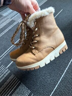 Girls Tan Faux-Fur Lined Winter Boots